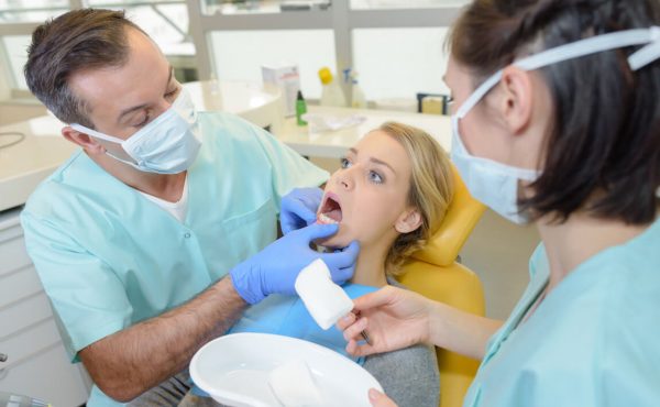 نحوه انجام عصب کشی دندان + خطرات احتمالی آن