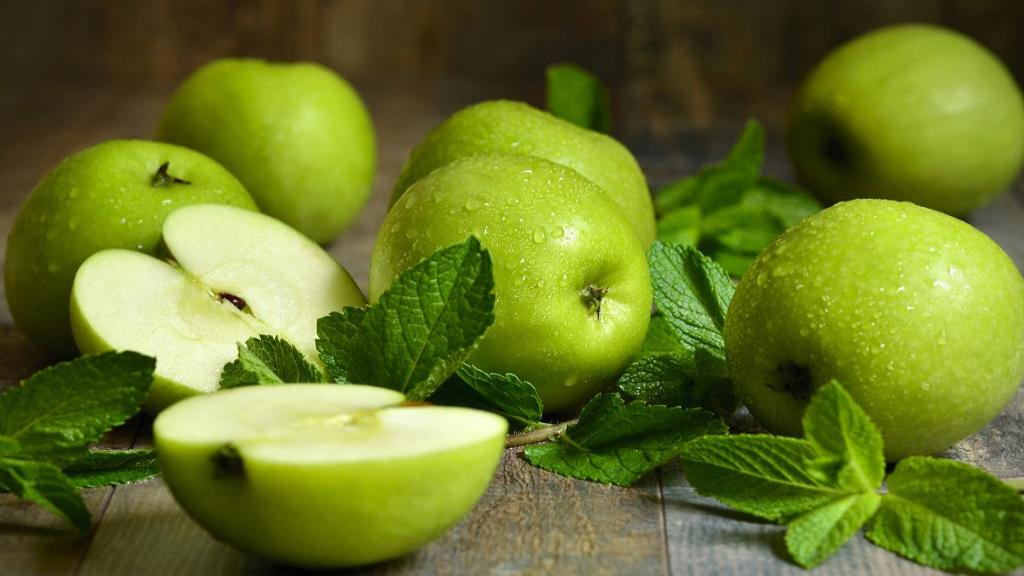 چه زمانی خوردن سیب سبز فایده دارد؟