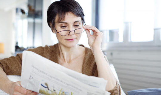 ضعیف شدن چشم ممکن است به دلیل استفاده از عینک مطالعه باشد؟