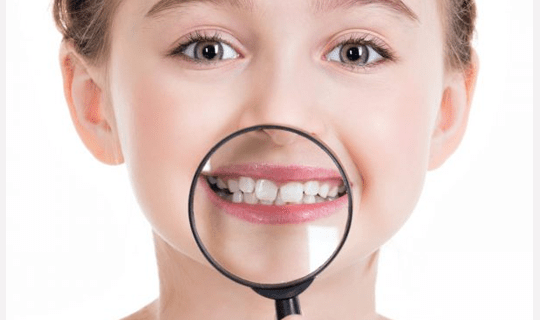 اگر دندان دائمی پشت دندان شیری رویش یابد چه باید کرد؟